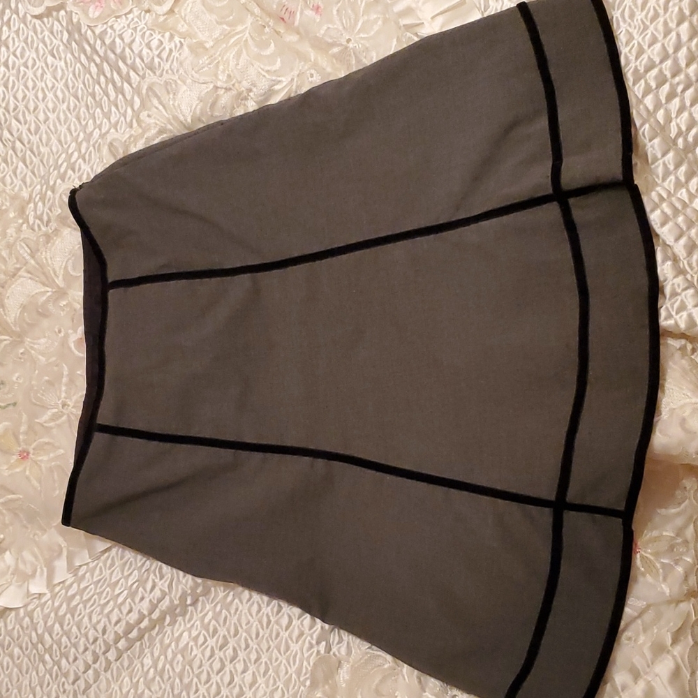 Joseph Altier Walker grey skirt with black velvet ribbon detailing. Size medium.